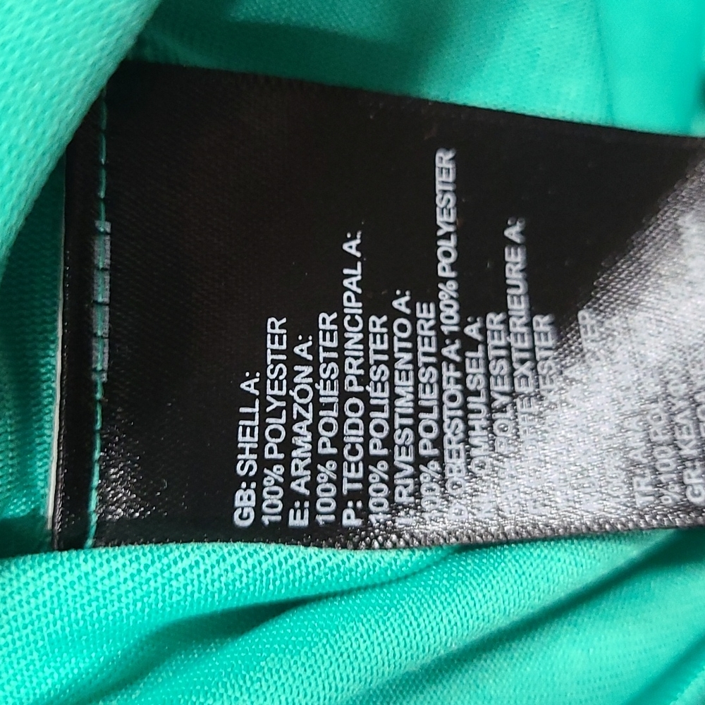 The North Face OnTheGo Billiard Green Performance Tee - Picture 10 of 10
